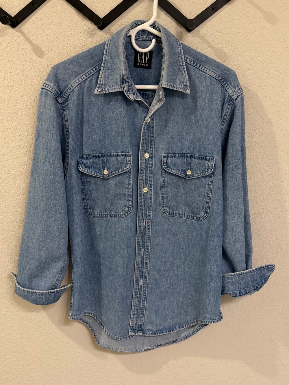 GAP Men's Light Wash Denim Button Down Shirt Jacket Medium Wash Cotton
